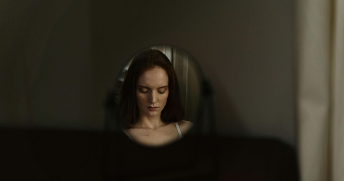 Women thinking how can i clear my mind
